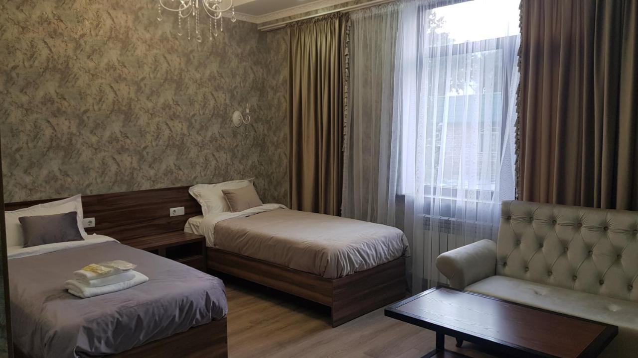 Nomad Hotel Bishkek Halal Bagian luar foto