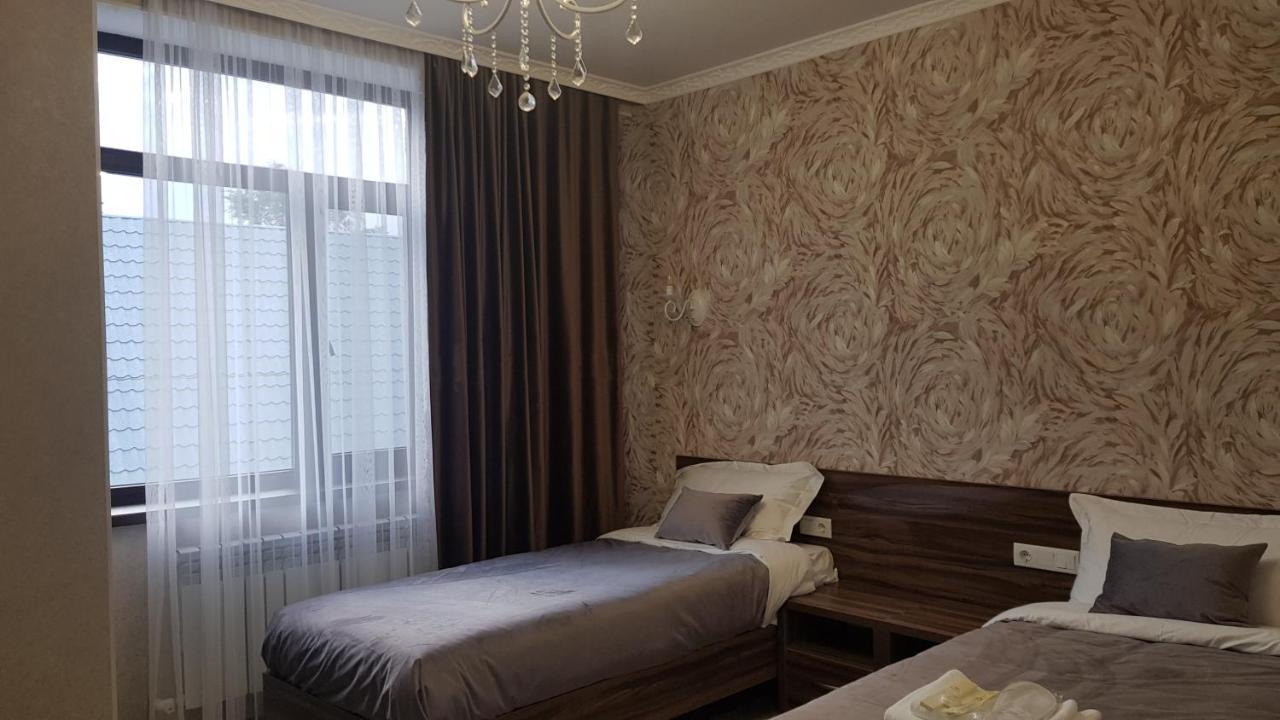 Nomad Hotel Bishkek Halal Bagian luar foto