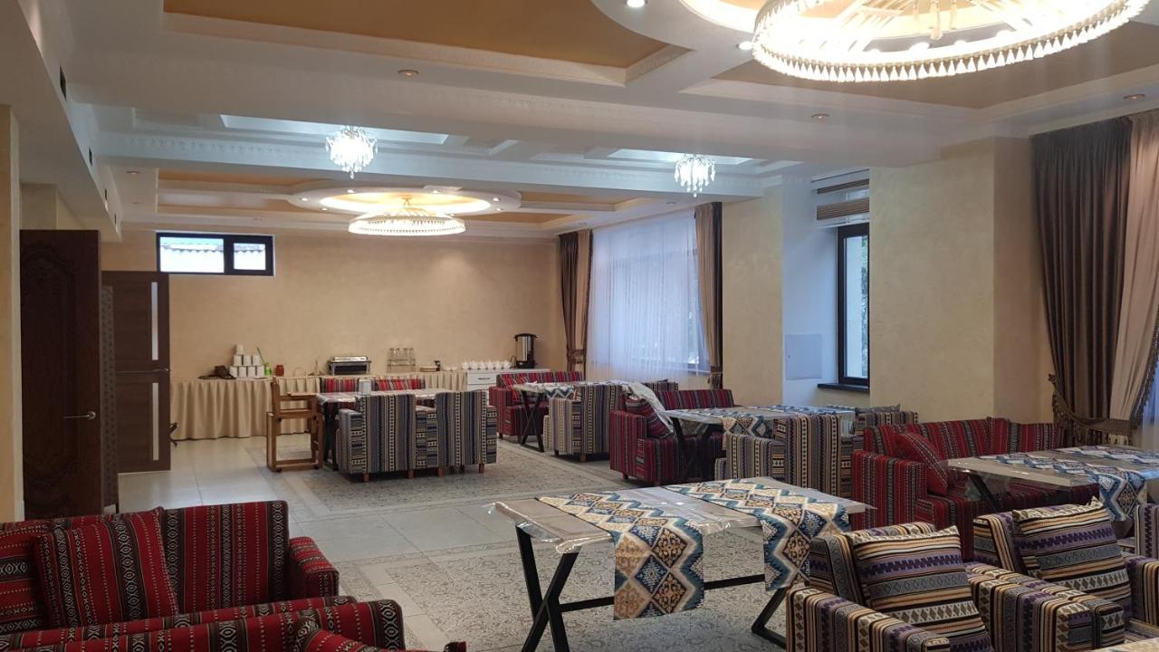Nomad Hotel Bishkek Halal Bagian luar foto