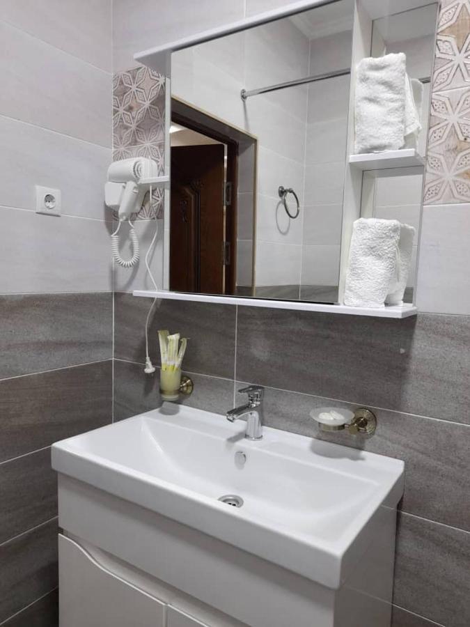 Nomad Hotel Bishkek Halal Bagian luar foto