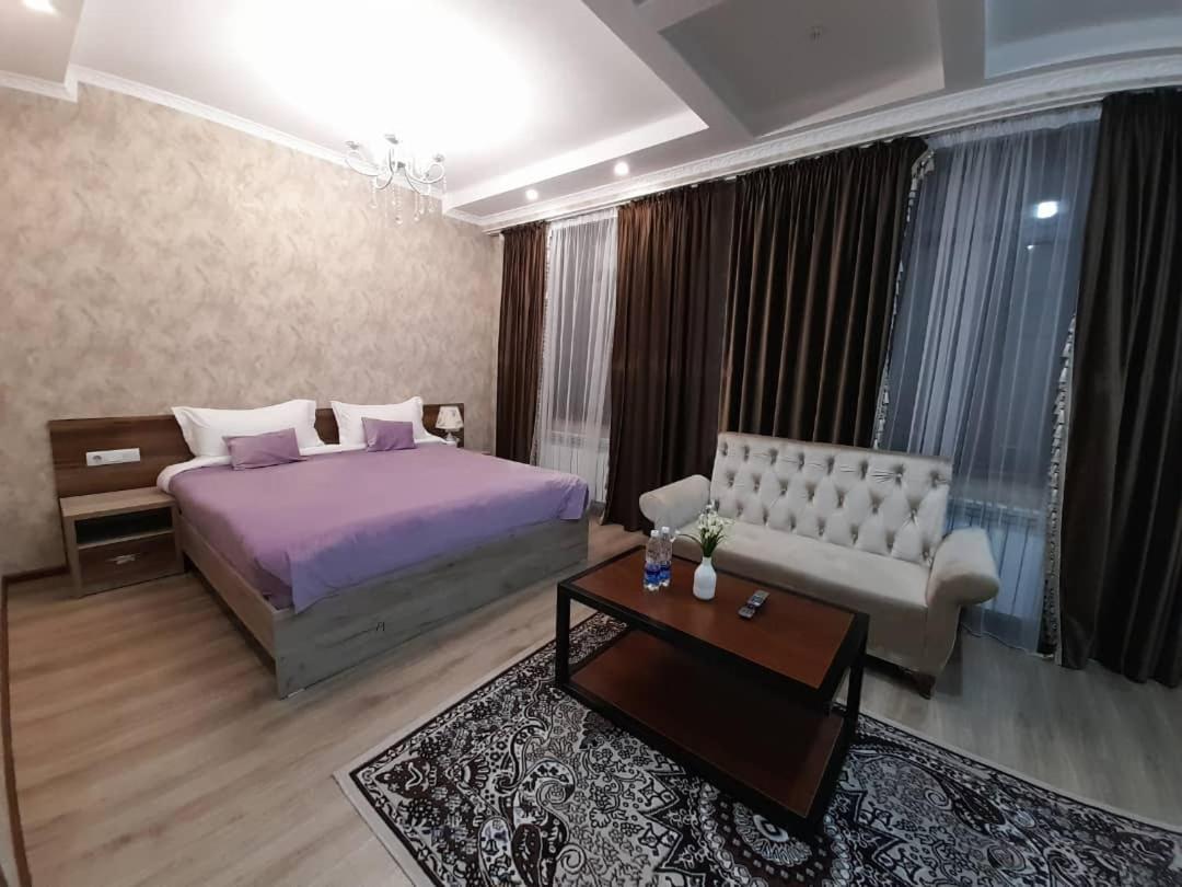 Nomad Hotel Bishkek Halal Bagian luar foto