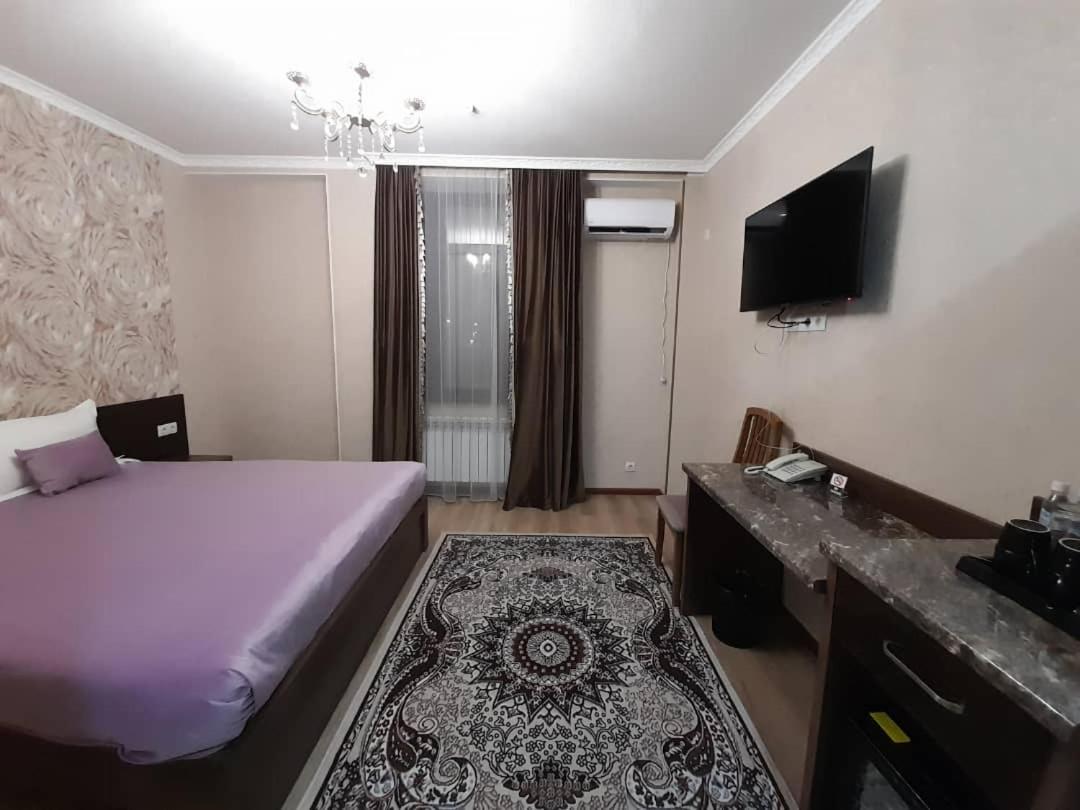 Nomad Hotel Bishkek Halal Bagian luar foto