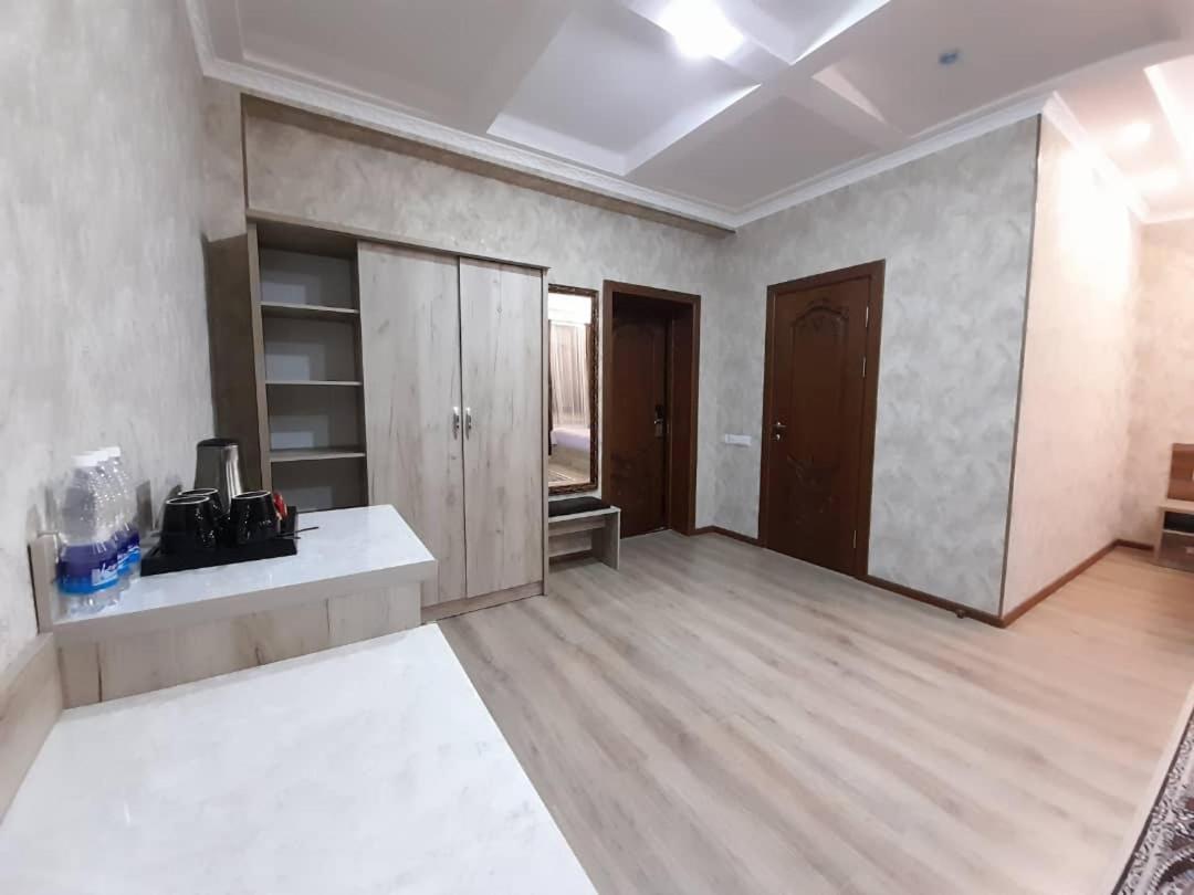 Nomad Hotel Bishkek Halal Bagian luar foto
